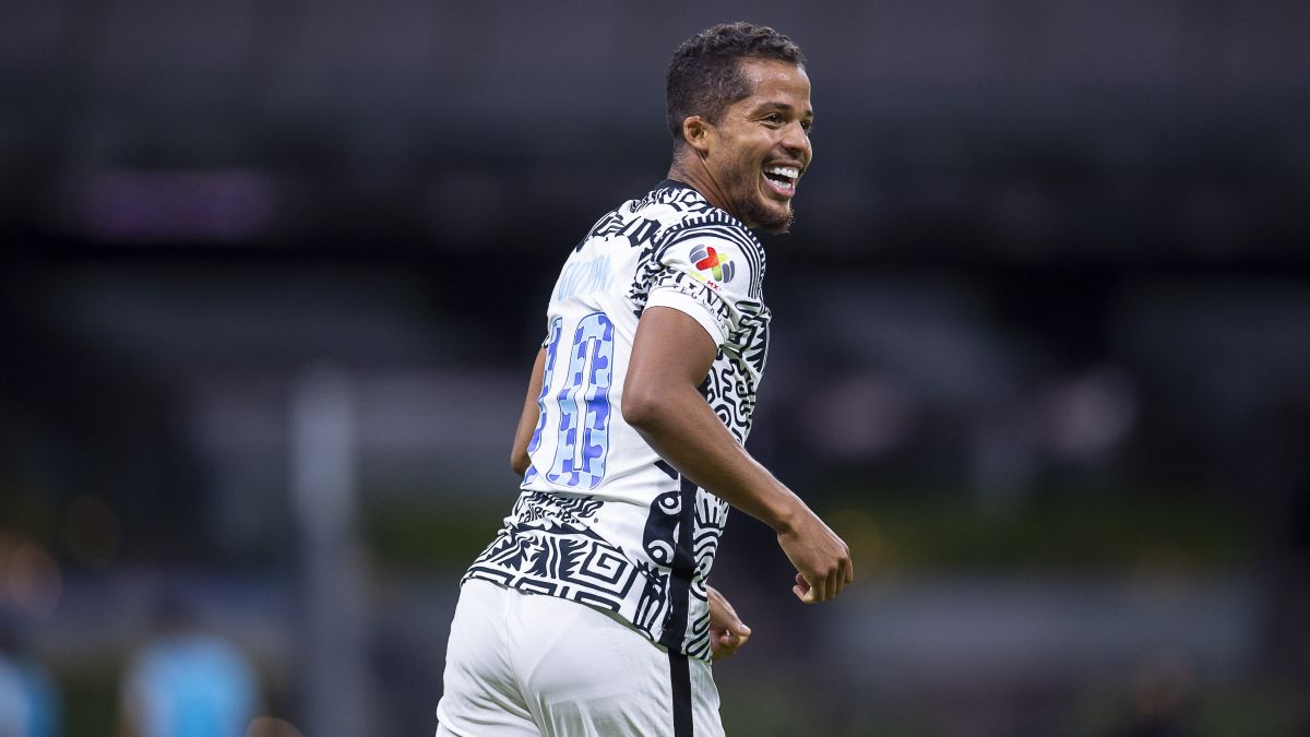 Giovani dos Santos would sign with Chicago Fire from MLS