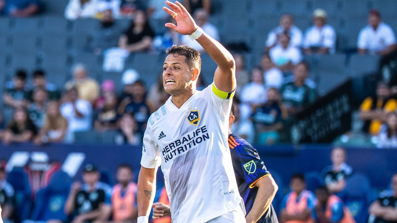 Chicharito signs double in win over Earthquakes