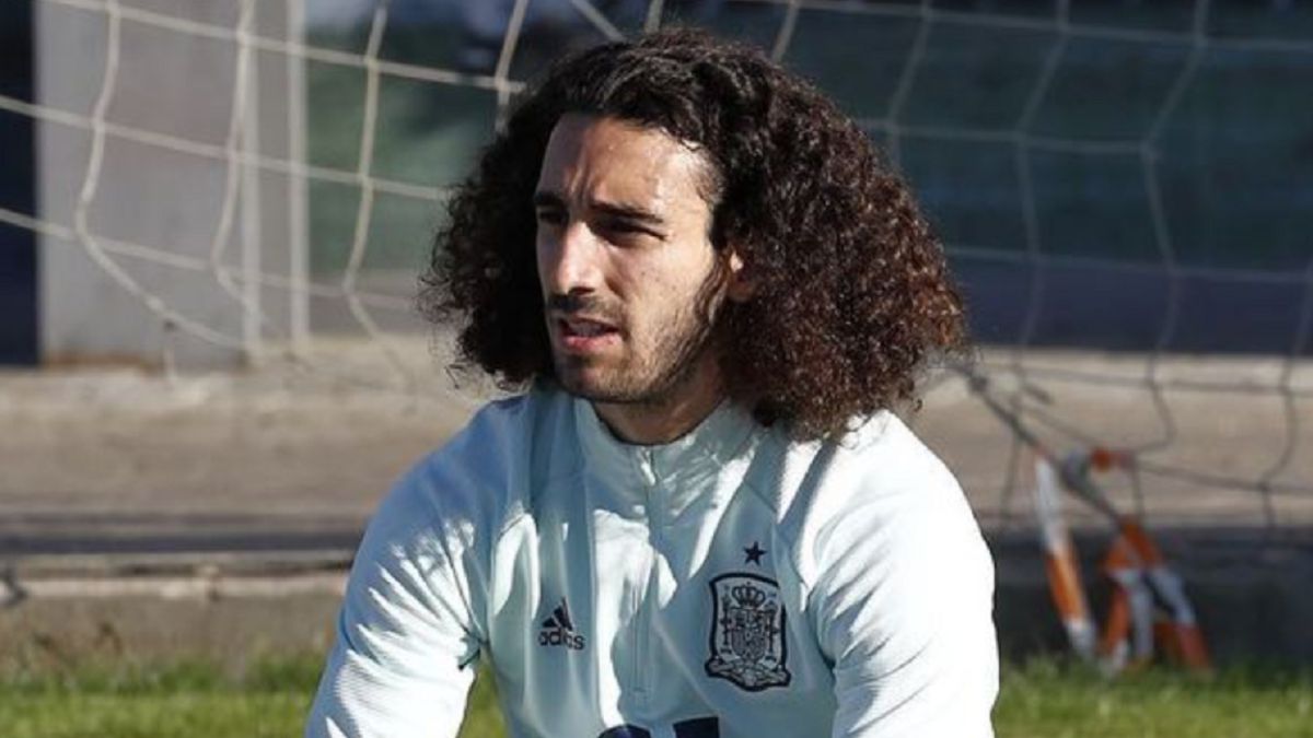 Cucurella undergoes a radical change of look and suffers the trolling of his teammates