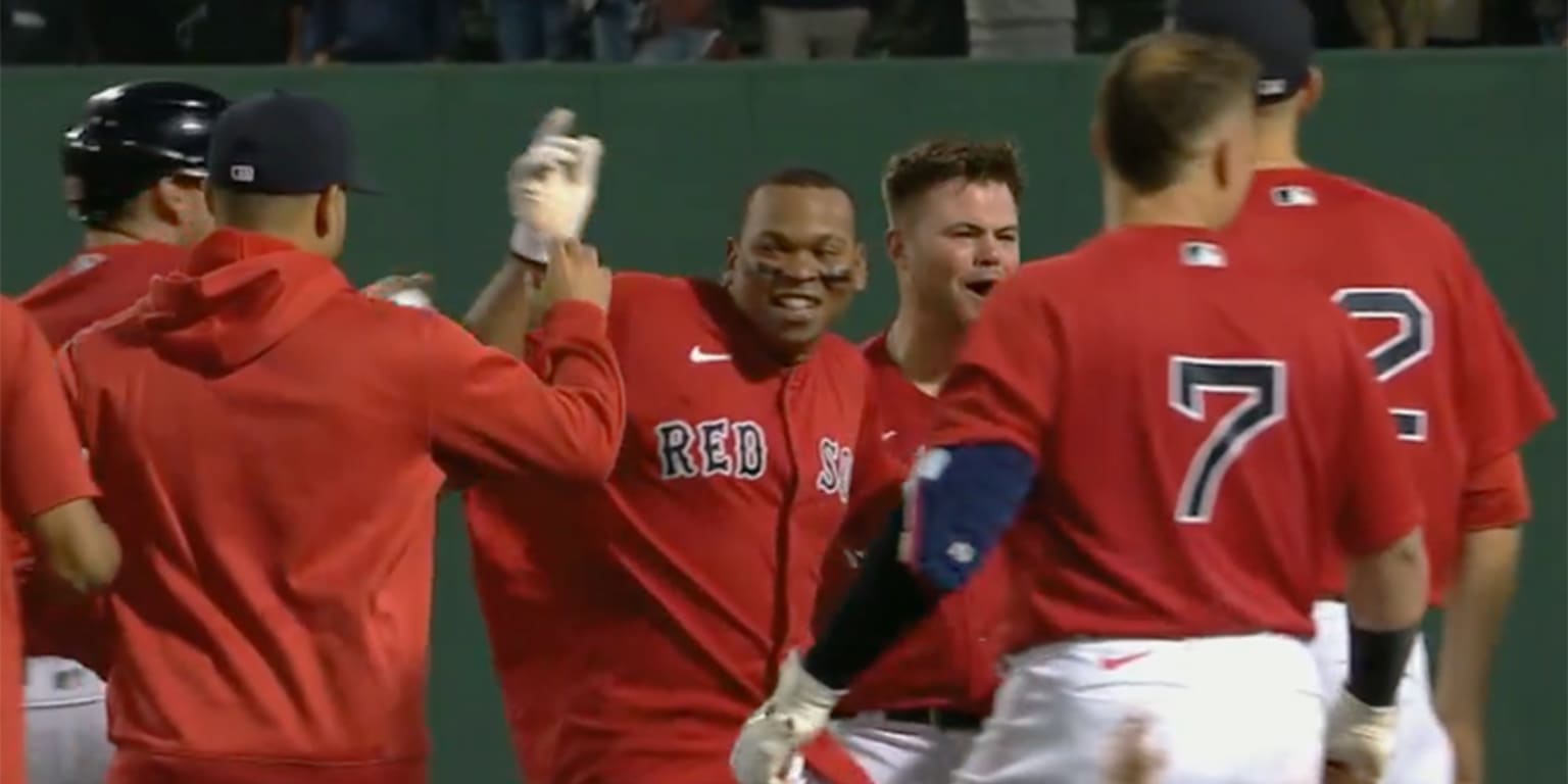 Devers golden hit gives Boston win