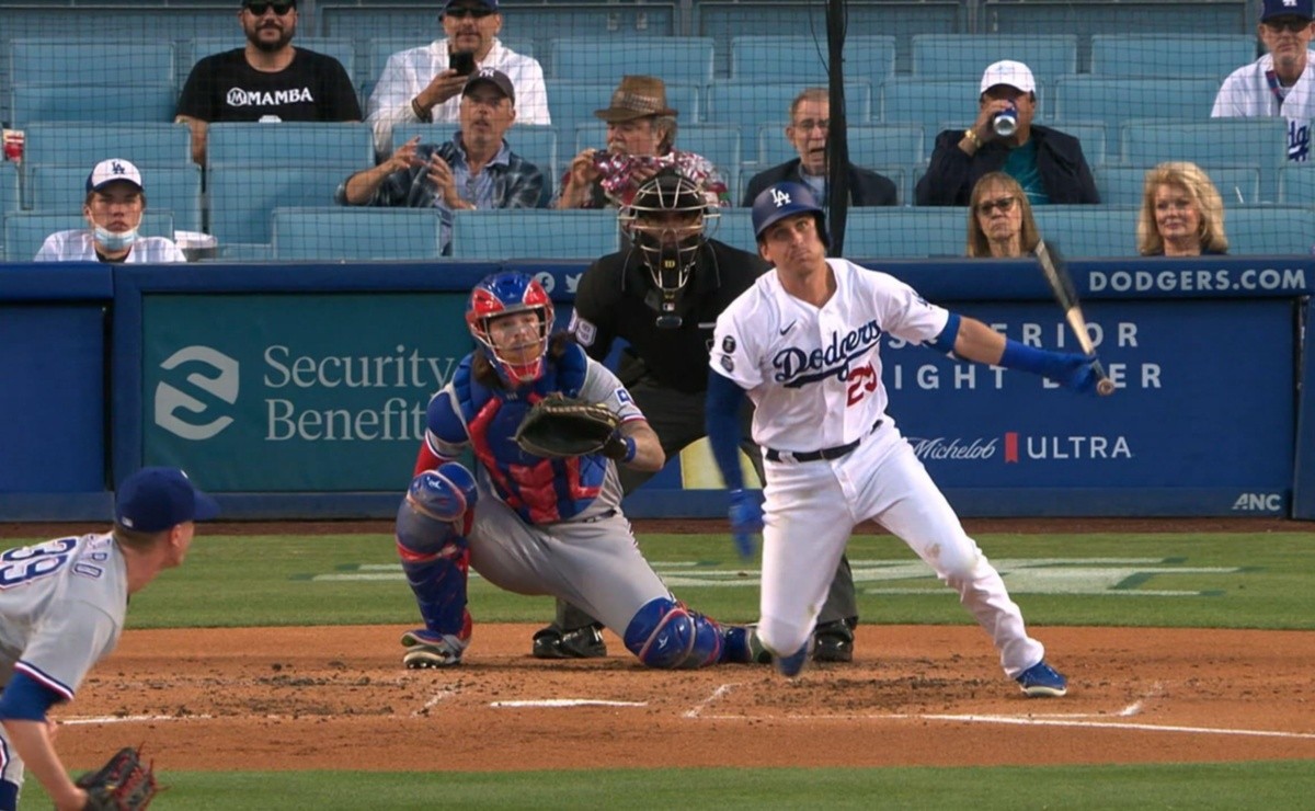 Dodgers infielder hits first MLB hit five years after debut