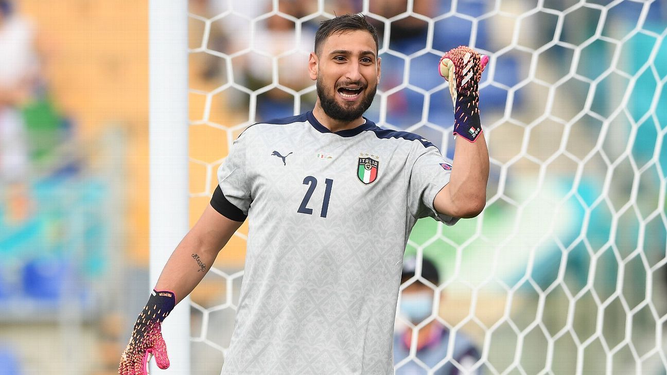 Donnarumma passes the medical examination prior to his signing for