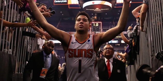 He gave a beating and was awarded: Devin Booker's gift to the famous Suns fan