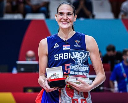 Sonja Vasic with the Eurobasket 'mvp' title. fiba