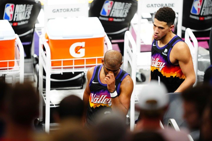 The pain of Paul and Booker for the closing of the game.