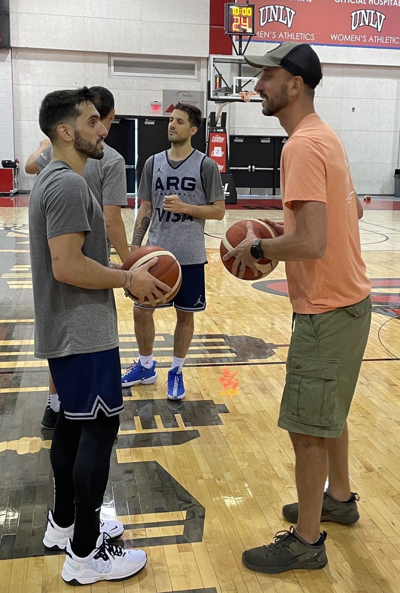 Ginobili visited the basketball team in Las Vegas: talks, tips and more