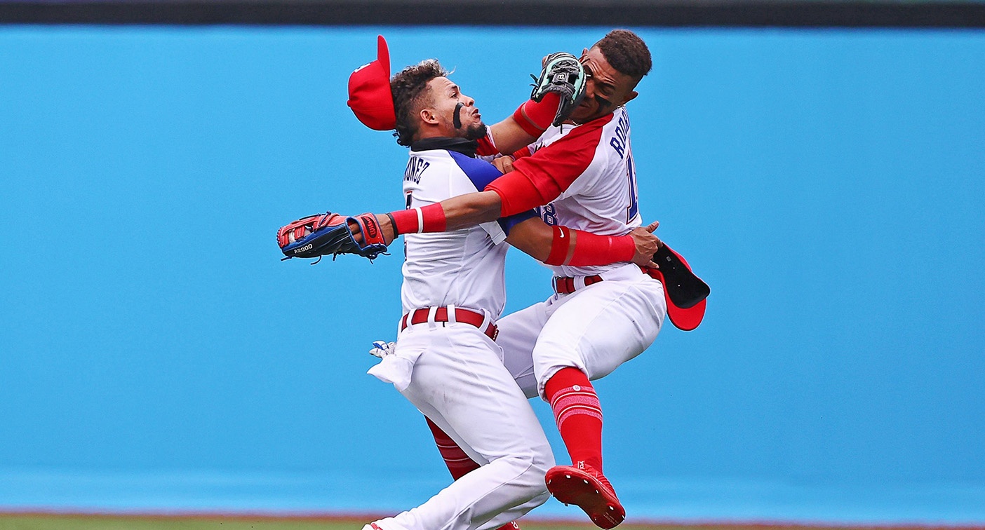 The spectacular clash between two baseball players in Mexico vs Dominican Republic in Tokyo 2020