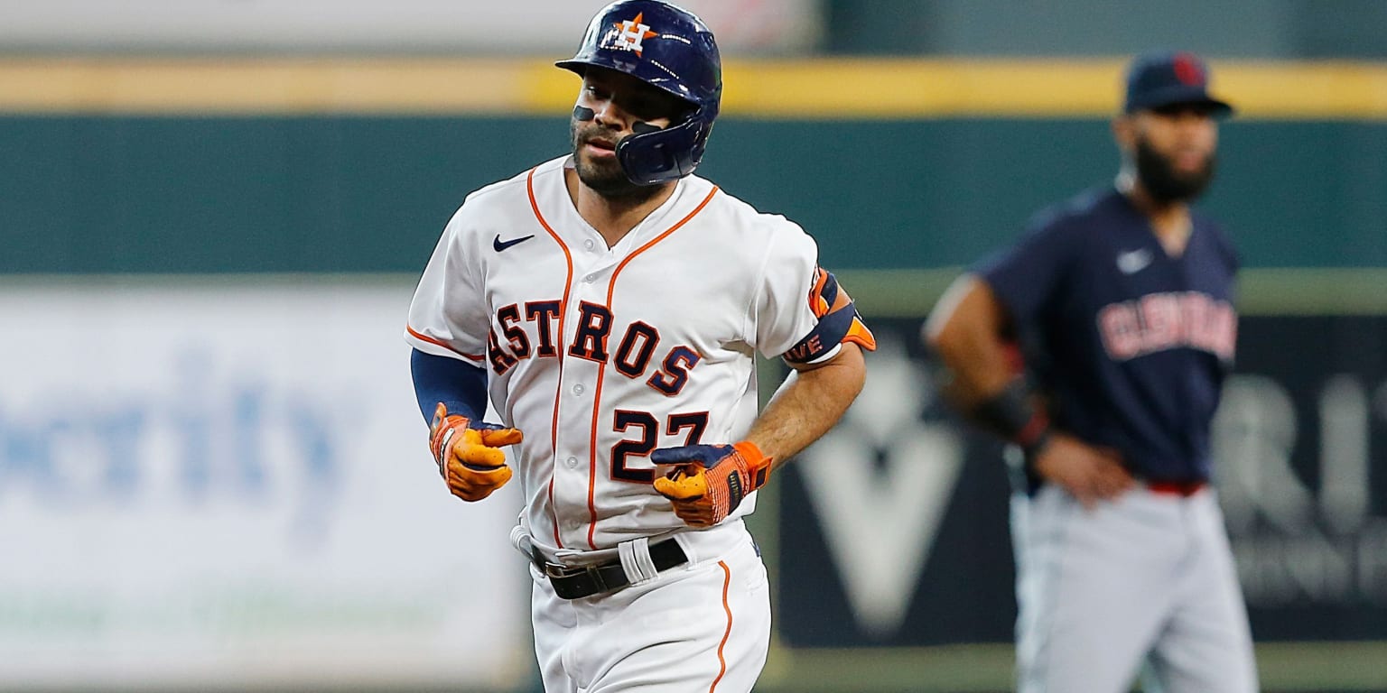 Altuve celebrates 10th anniversary with two HR