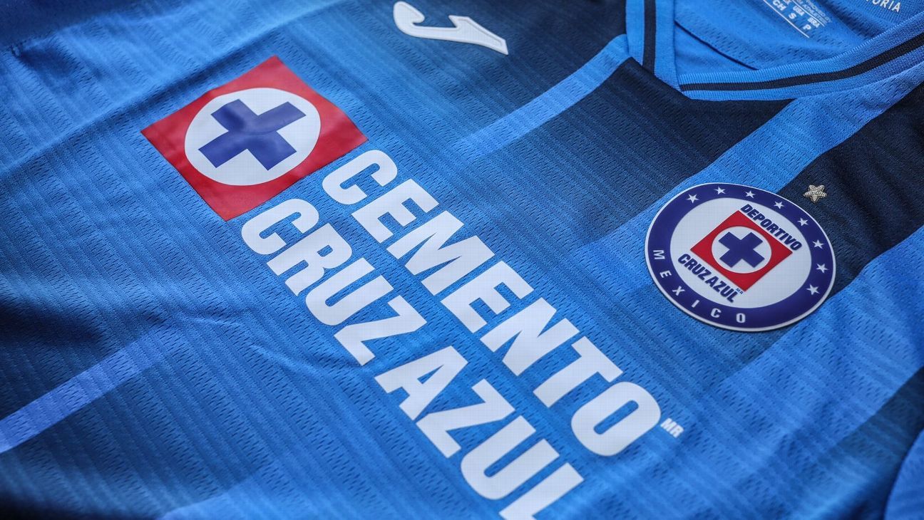 Cruz Azul presents its new home shirt and fans criticize