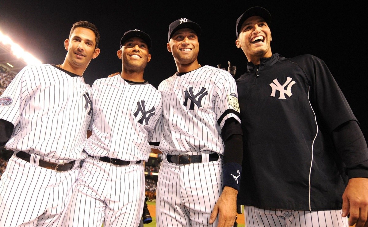 It's all between friends: Jeter signs Yankees' son of legend to Marlins