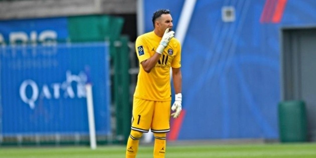 Keylor Navas showed off with PSG after a spectacular save to avoid a Chilean goal [VIDEO]