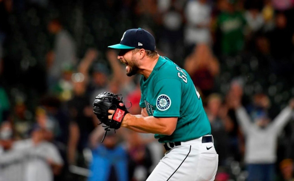 MLB: Barter!  Astros and Mariners trade two for two