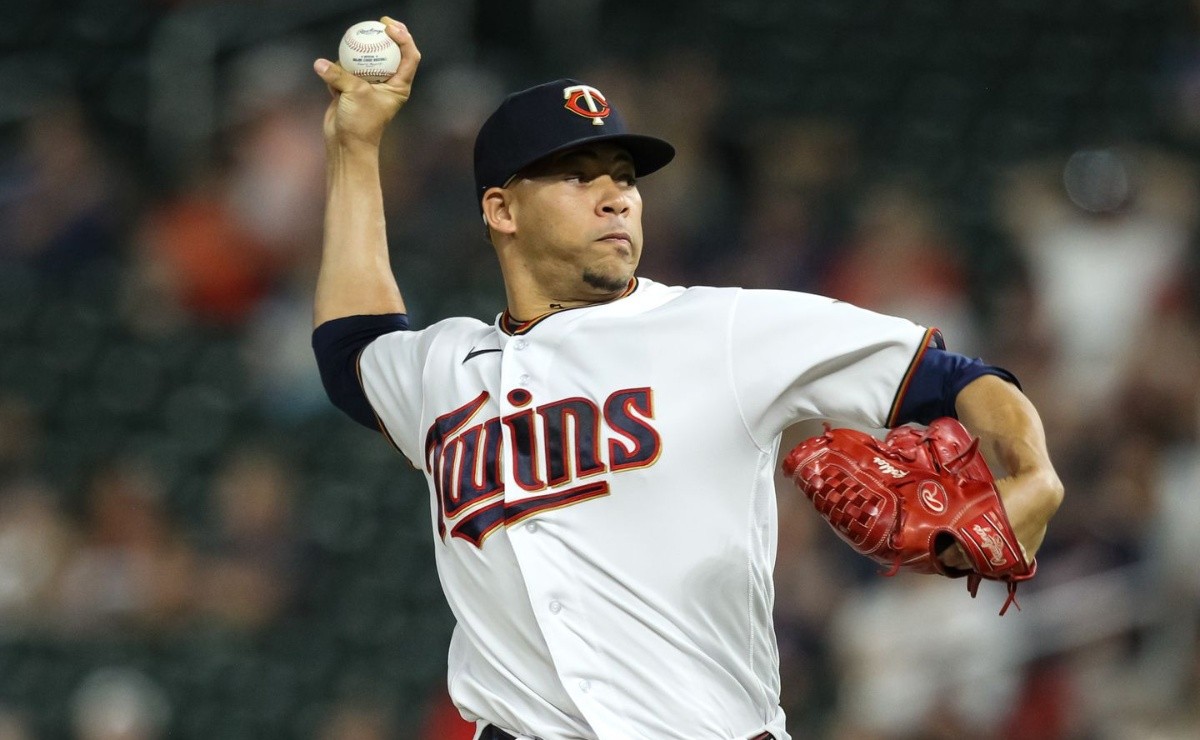 MLB: To the bullpen!  Red Sox reinforces relief corps with Hansel Robles and Austin Davis
