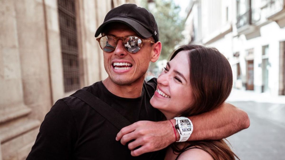 Sarah Kohan denounces Chicharito for being an absent father