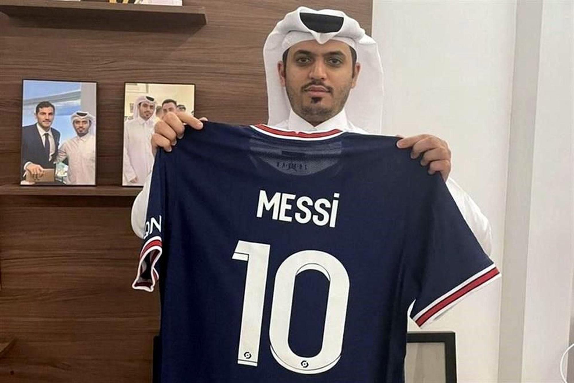 The political background of Messi's signing for PSG