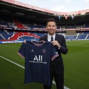 Chau Barcelona, ​​hello Paris: the first images of Messi with the PSG shirt and number 30