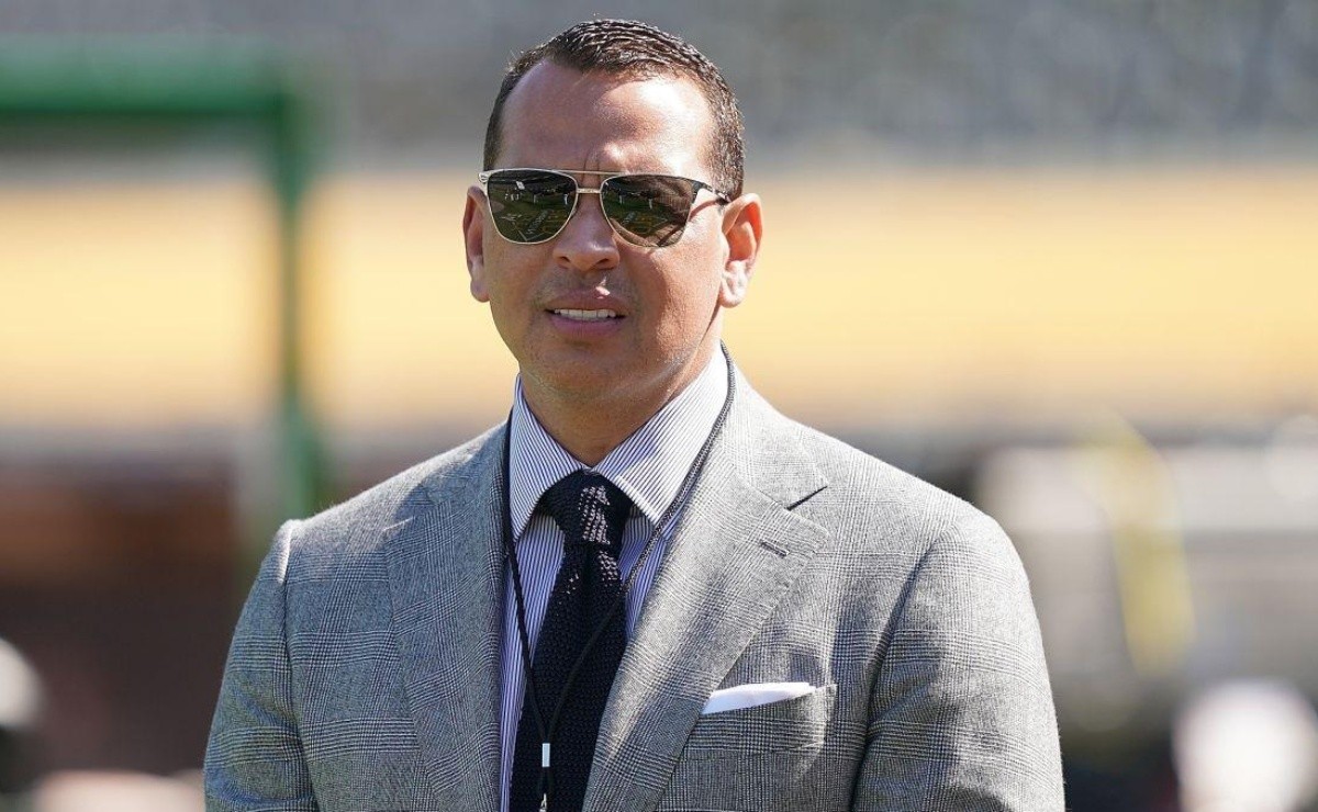 A-Rod forgets about JLo and is caught with his new conquest, presenter Melanie Collins