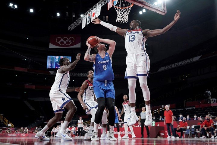 Bam Adebayo defends against Ondrej Balvin's shot. The United States recovered from a bad start with the Czechs. Photo AP Photo / Eric Gay