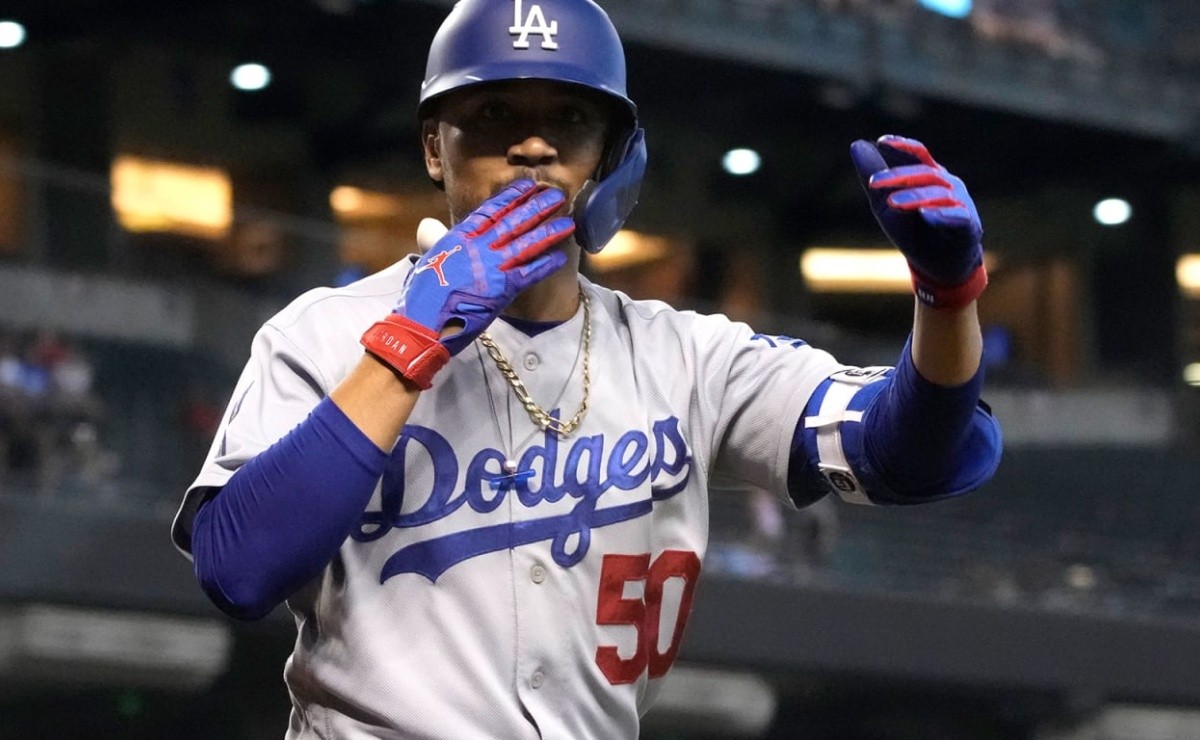 Dodgers Didnt miss a beat Mookie Betts returns and hits