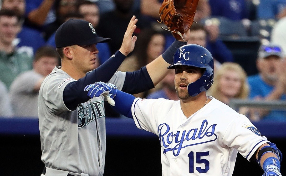 MLB: No rest! Whit Merrifield equals KC record with 421 straight game without fail