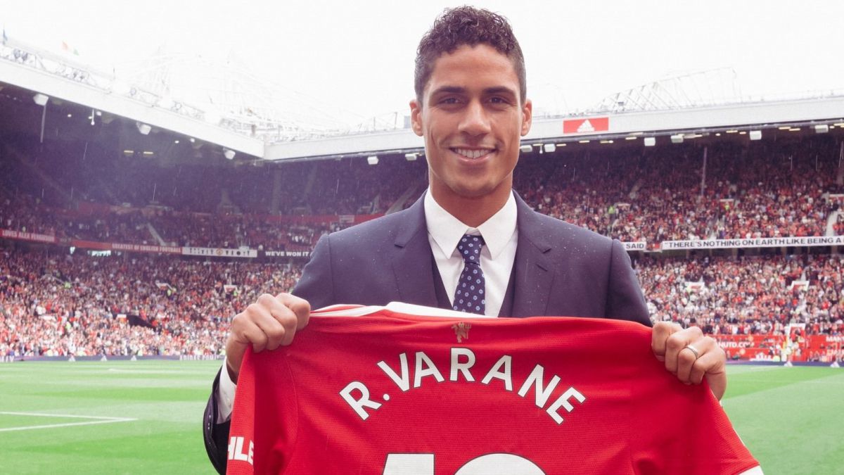 Manchester United make the signing of Varane official