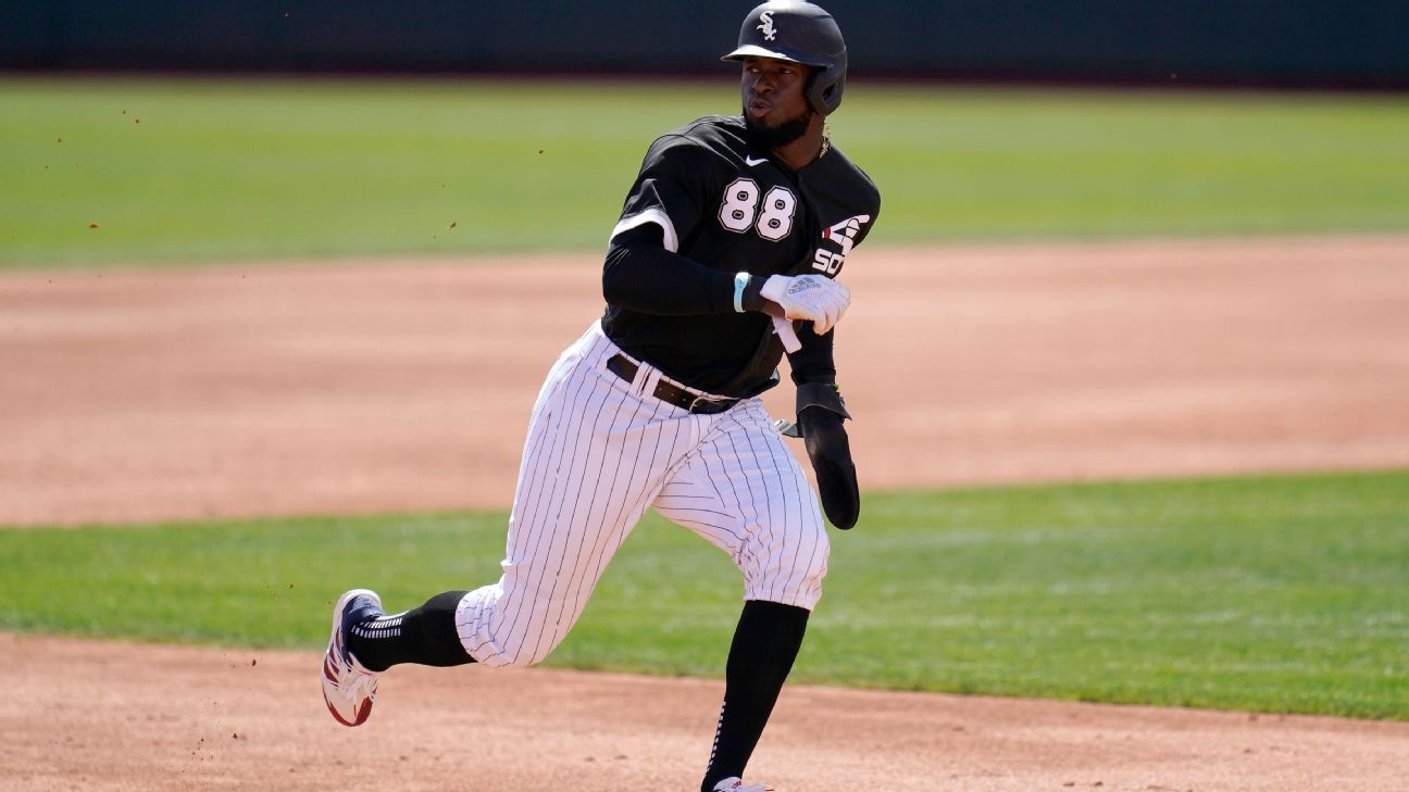 Robert, out since May, returns with White Sox