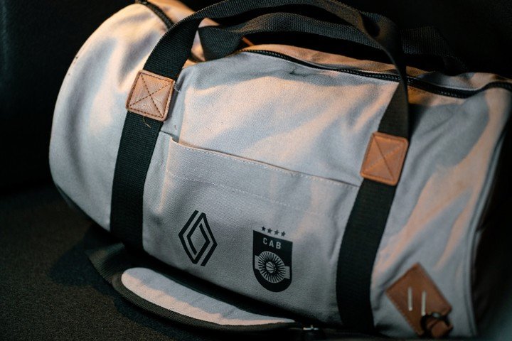 The sports bag that is part of the exclusive benefits offered by this alliance.