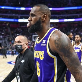 $ 15,000 fine to LeBron James for an obscene gesture