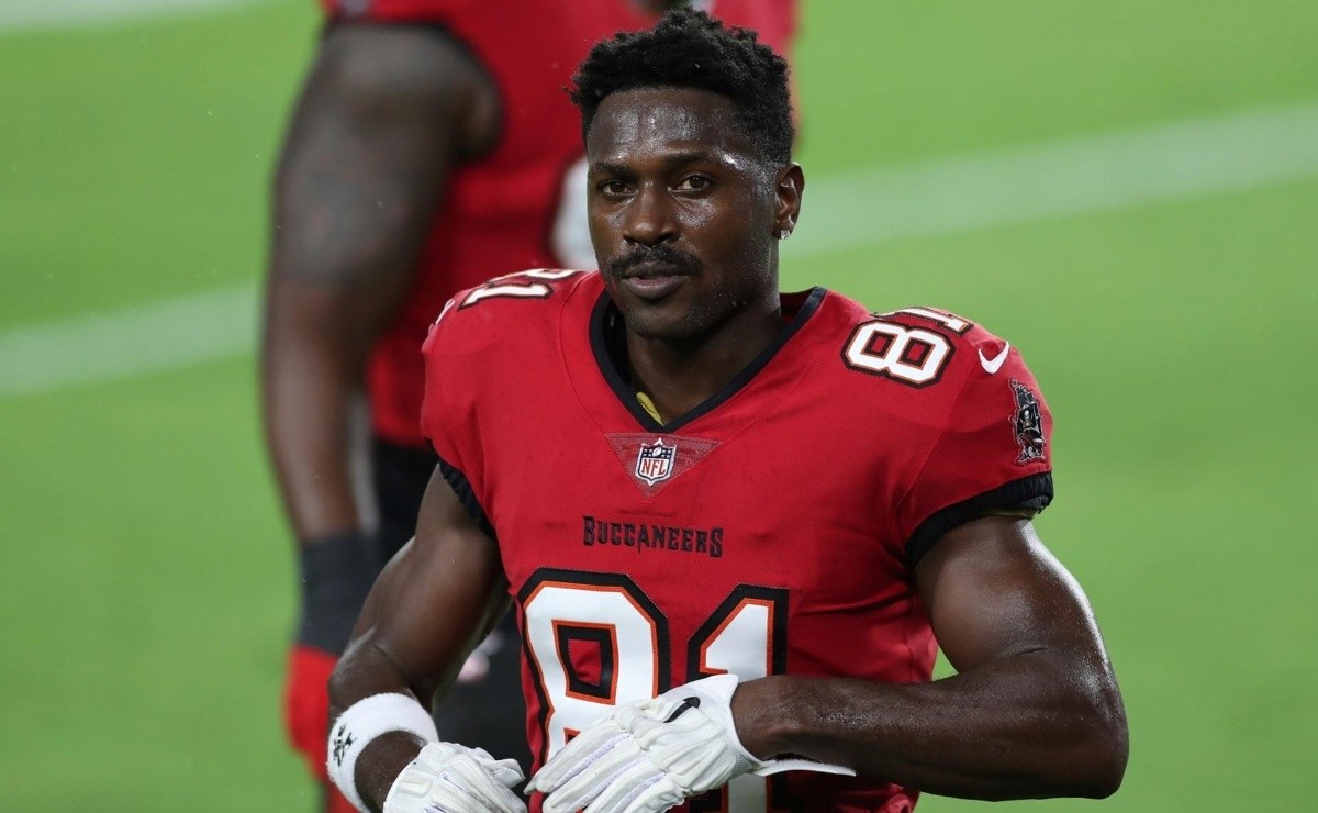 NFL Antonio Brown ruled out by Bucs for falsifying vaccination