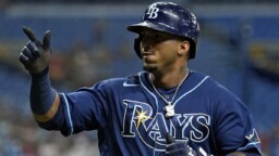 Official: Franco signs extension with the Rays