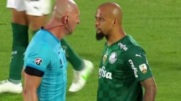 Pitana in the final of the Libertadores: the tense face to face with Felipe Melo and the player who simulated a blow from the referee