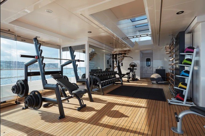 There is also a gym. (Feadship)