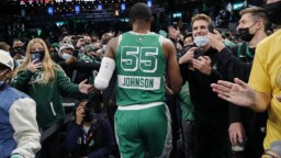 Covid-19 massacres the Celtics: they visit the Bucks today with 12 affected players