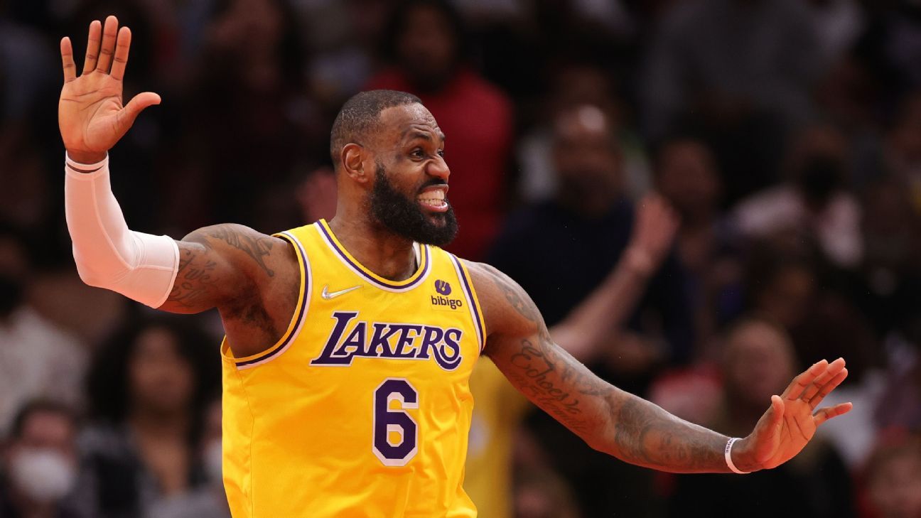1640889077 LeBron opens position and Lakers returns to triumph