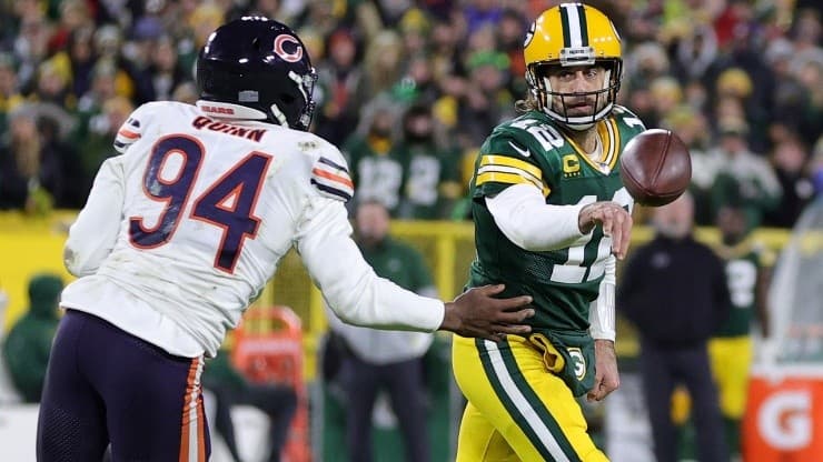 Aaron Rodgers playing for the Green Bay Packers against the Chicago Bears