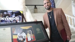 Baseball player Eddie Rosario returns to Puerto Rican soil to celebrate with his people in Guayama
