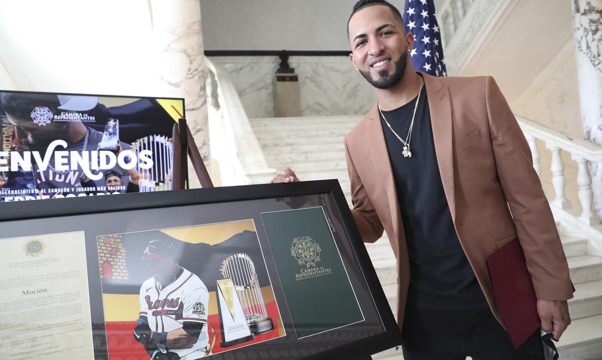 Baseball player Eddie Rosario returns to Puerto Rican soil to