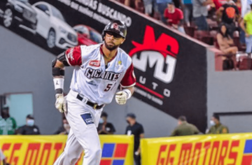 Cuban player hits two home runs and Giants remain unstoppable in Dominican league playoffs