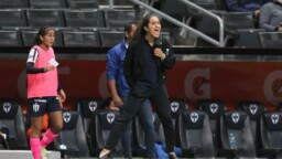 Eva Espejo could become the first coach to be crowned in the Liga MX Femenil