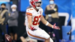 Kelce decides the Chiefs win over the Chargers in overtime in the NFL