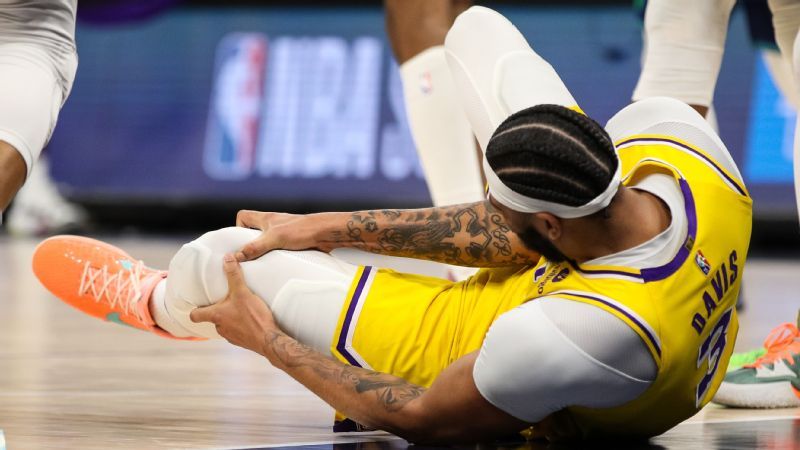 Lakers AD knee out at least 4 weeks