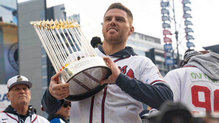 MLB Bravos players distribute their World Series prize
