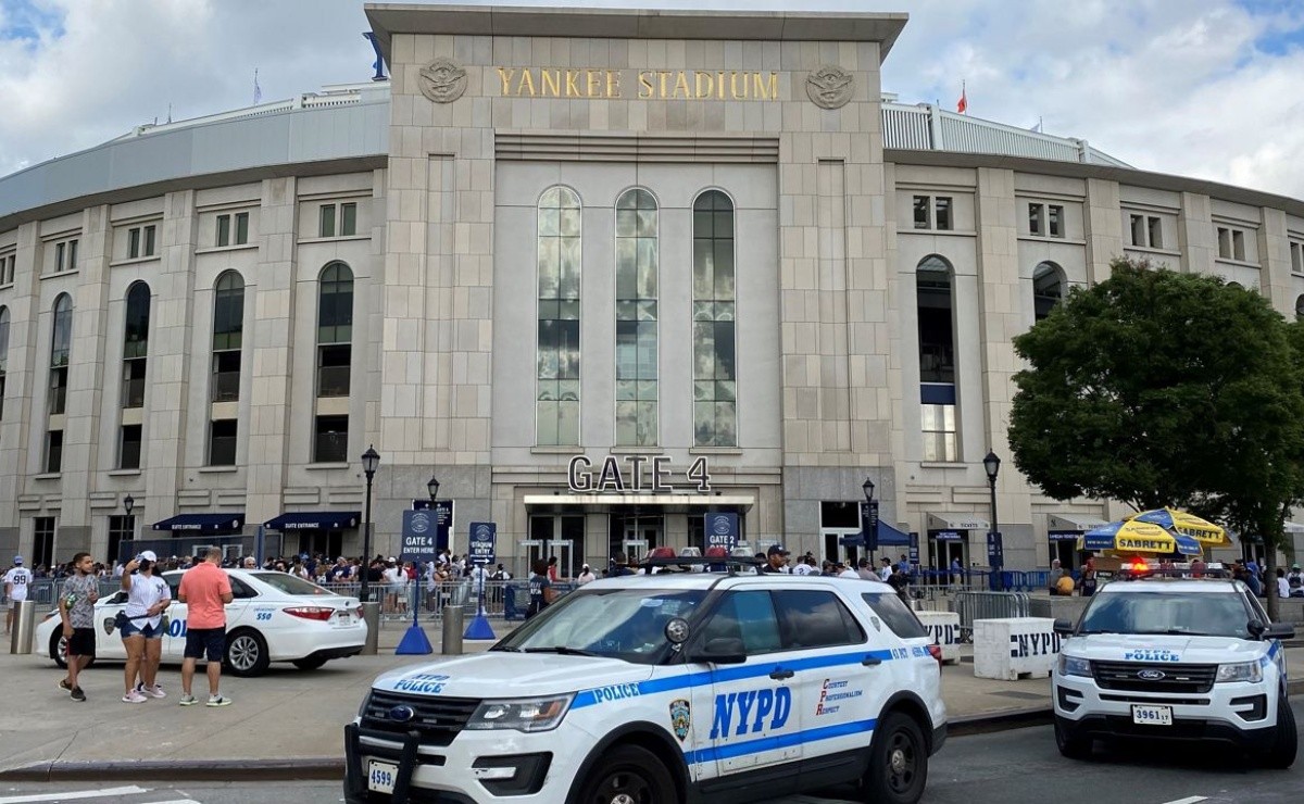 MLB Former Yankee Stadium cop accuses her boss of abusing