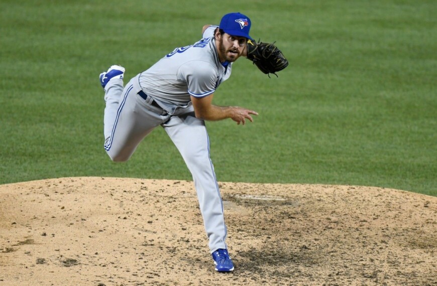 MLB: Three years ago, two clubs did the ugly one to this pitcher who today is a star closer