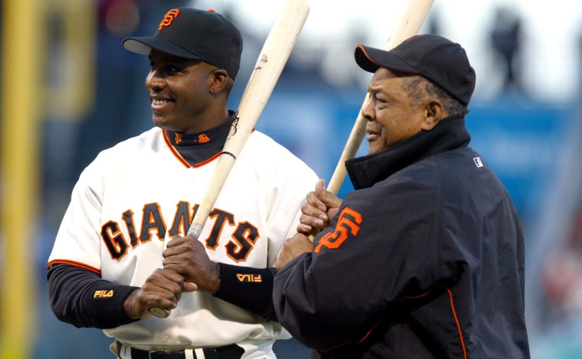 MLB Willie Mays calls for Barry Bonds to be inducted