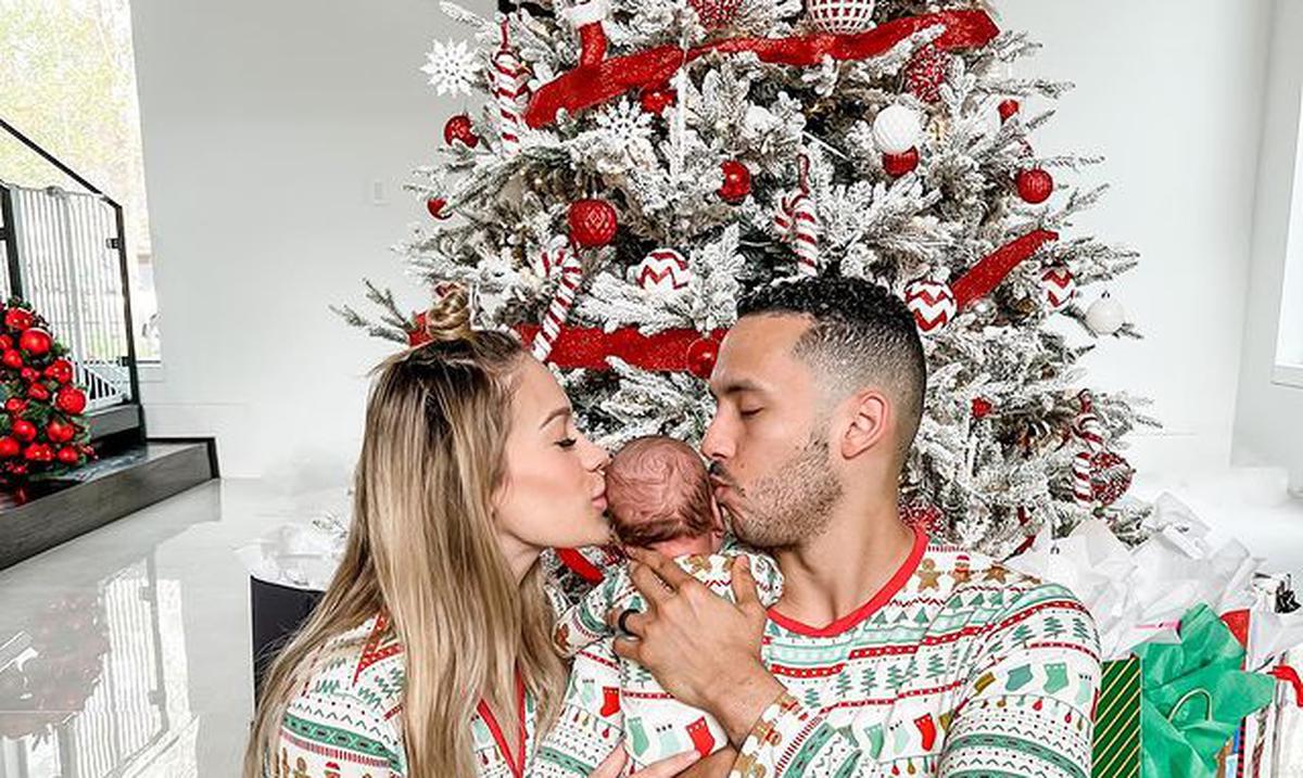 Puerto Rican athletes celebrate Christmas in their family privacy