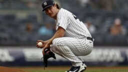 Yankees: Gerrit Cole looks like a 'super' dad taking care of his son and cooking at the same time (photo)