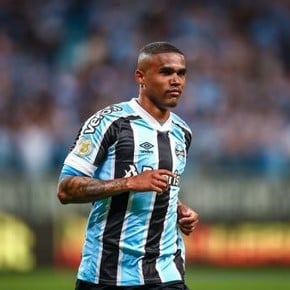 Douglas Costa lowered the scandal with Gremio: "I acted impulsively"