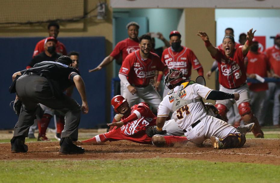 The Criollos regained command of the fifth game of the series in the eighth inning with a double by Johneswhy Fargas, a shot that secured the victory.