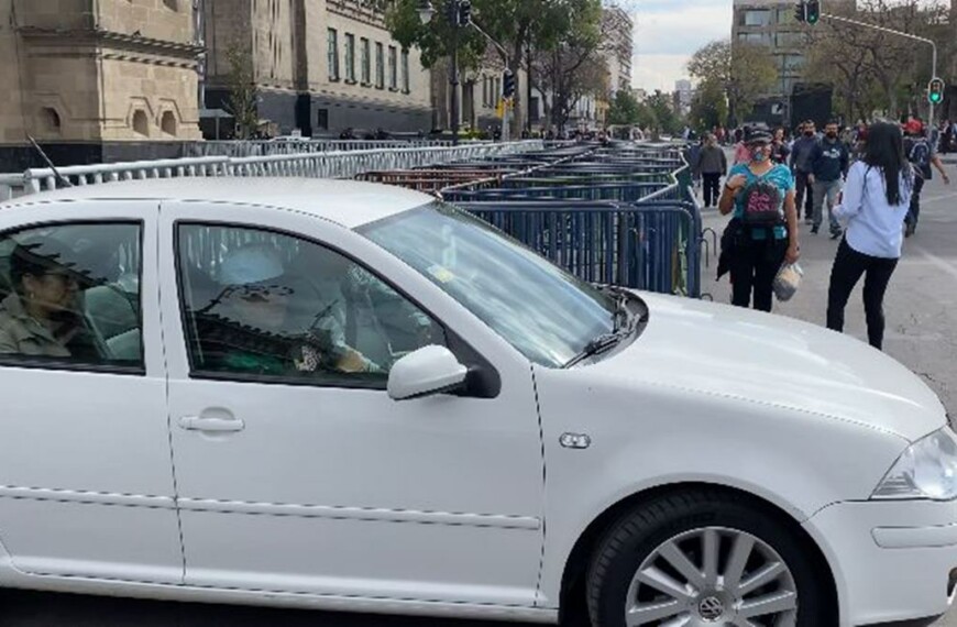 After catheterization, AMLO leaves the National Palace in a baseball uniform; is expected to play